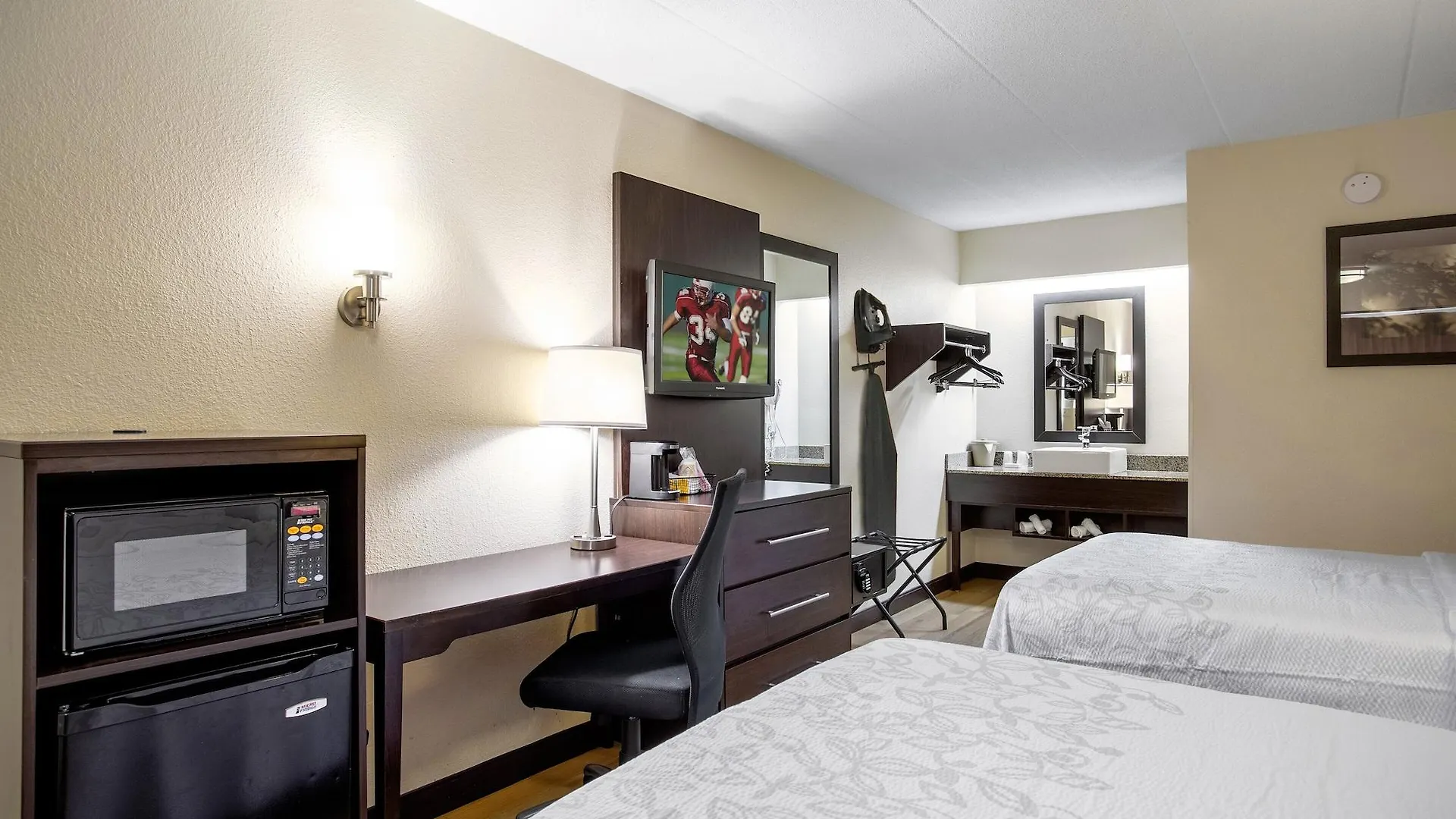 Red Roof Inn Plus+ Secaucus - Meadowlands Hotel