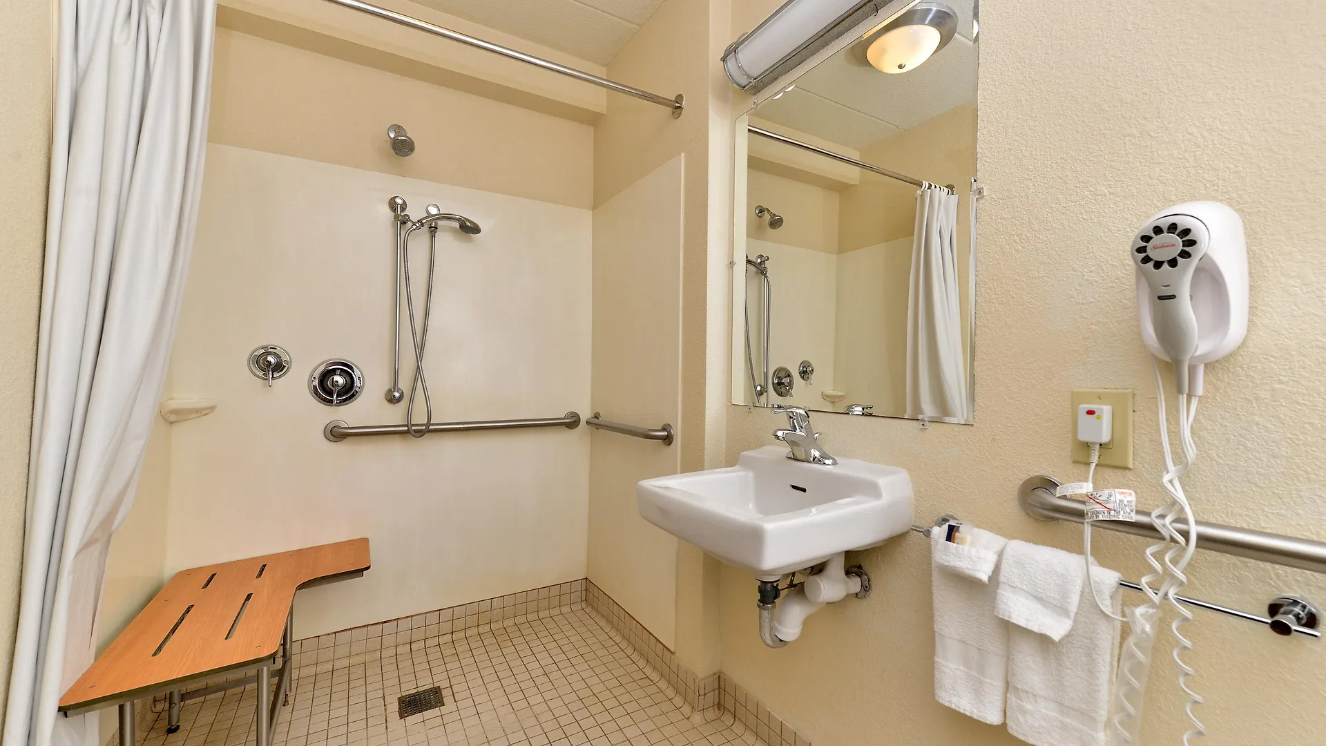 Red Roof Inn Plus+ Secaucus - Meadowlands 3*,